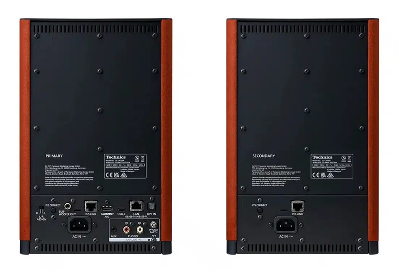 Kao i u većini sličnih slučajeva, zvučnici su podijeljeni na primarni i sekundarni, no Technics je svoje SC-CX700 zamislio tako da su pojačala smještena odmah uz zvučnički driver. Stoga oba primjerka imaju strujni priključak