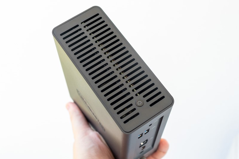 Zagrijani zrak kućište napušta kroz perforacije na njegovoj gornjoj strani, koristeći prirodnu tendenciju toplog zraka da se giba prema gore