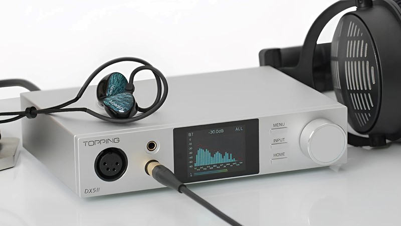 Bez obzira spajamo li osjetljive in-ear monitore ili zahtjevne naglavne hi-fi slušalice, Toppingovo čedo ima dovoljno snage i kontrole da zadovolji sve njihove potrebe