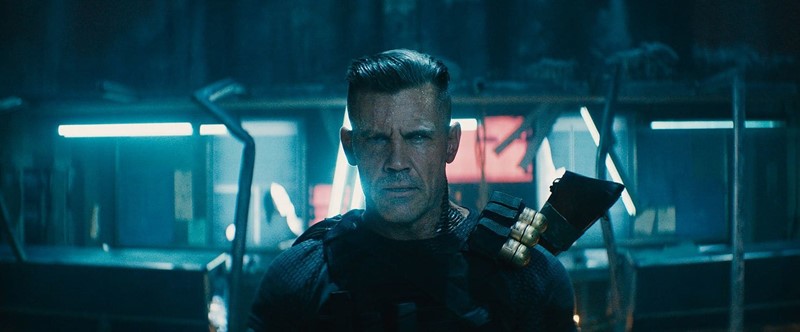 Josh Brolin (Thanos u IW) u ulozi Cablea, putnika kroz vrijeme. Cilj - ubiti dječaka kojeg Deadpool nastoji zaštititi