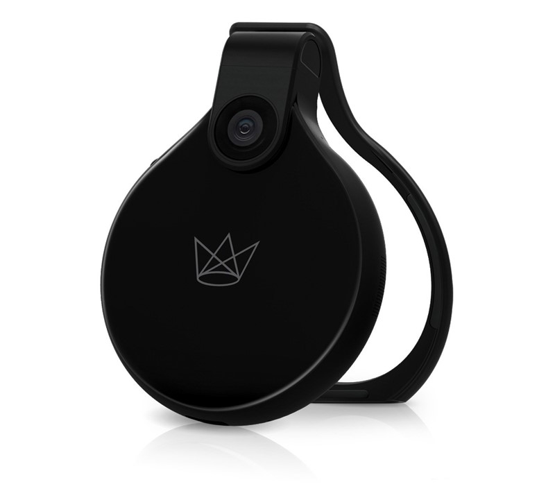 S prednje strane nalazi se samo logo koji skreće pažnju s objektiva pa mnogi možda ni neće primijetiti da se radi o kameri