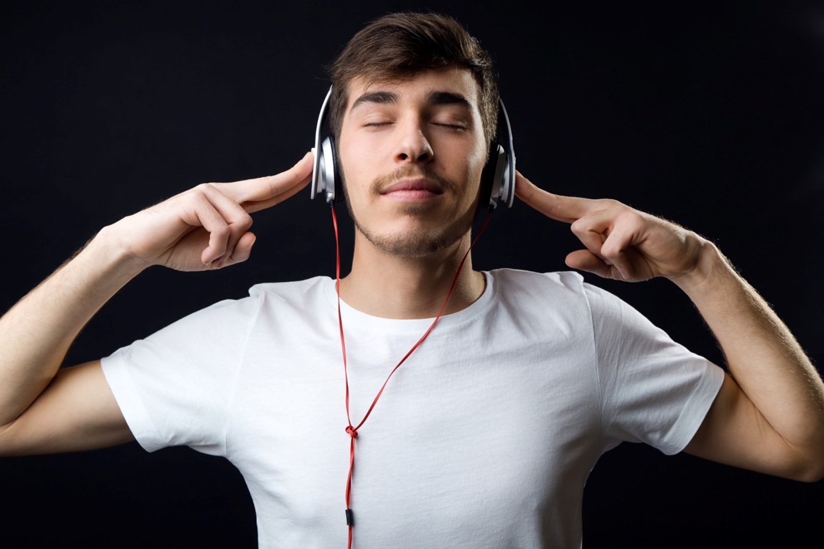 Istraživači su uvježbali UI program da pronađe veze između značajki glazbe i moždanih signala slušača 📷 nensuria