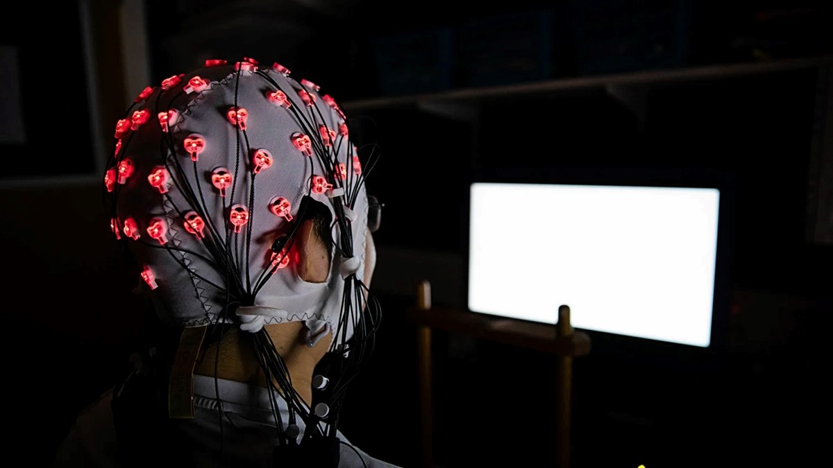 Eksperiment s moždanim valovima postavljen je u Adaptive Brain Labu Sveučilišta u Cambridgeu
