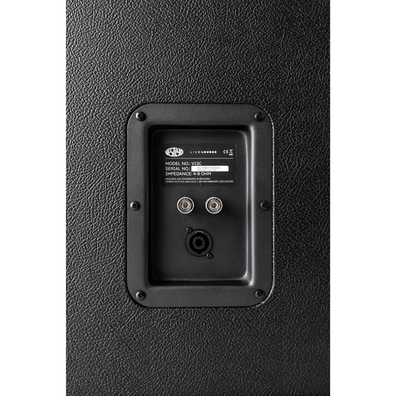 U duhu proklamiranog "profi" dizajna, Vestlyd je uobičajenim "banana" konektorima za kabel priložio i sekundarni terminal prema standardu Neutrik, tzv. Speakon