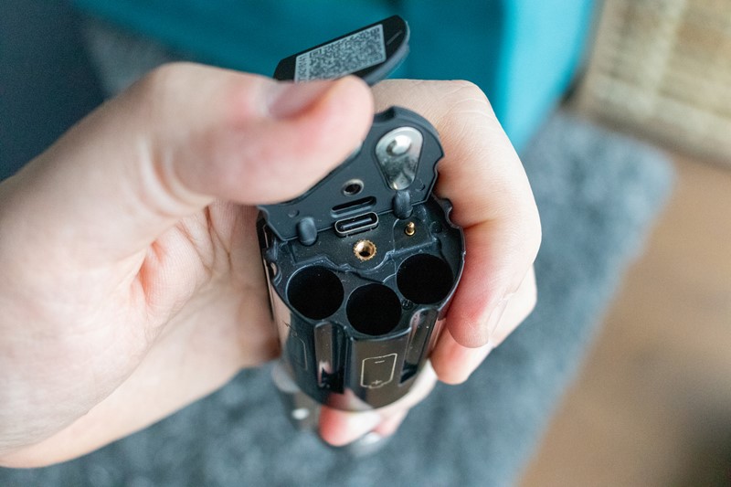 Tri AAA baterije dostatne su za oko godinu dana rada, u slučaju da vrata otključavamo desetak puta dnevno