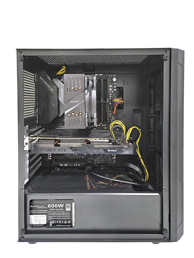 Podržana je ugradnja viših zračnih hladnjaka, a pritom se oslobađa prostor za ugradnju najduljih grafičkih kartica na tržištu