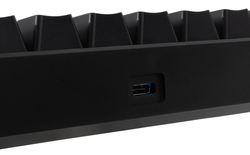 Za punjenje ugrađene baterije koristi se USB-C konektor, ugrađen na stražnju stranu tipkovnice. Bateriju za vrijeme jednotjednog testiranja nismo uspjeli isprazniti, pa ne možemo reći kolika joj je točna autonomija, ali svakako ju nećete morati puniti toliko često da bi to