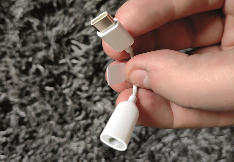 Konektora za slušalice nema – njihovi korisnici osuđeni su na priloženi USB-C adapter 
