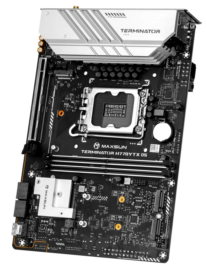 Tri M.2 konektora za NVMe SSD-ove s gornje strane na ovako maloj matičnoj ploči nisu za baciti