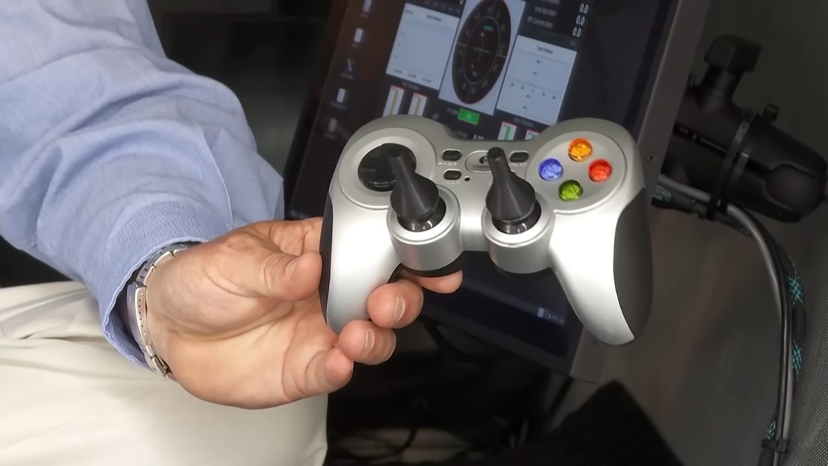 Logitech F710 korišten za upravljanje nestalom podmornicom. 📷 Screenshot: YouTube/CBC NL